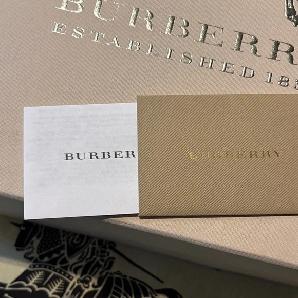 Burberry Black and Tan women’s Leather Boots - Picture 6 of 6